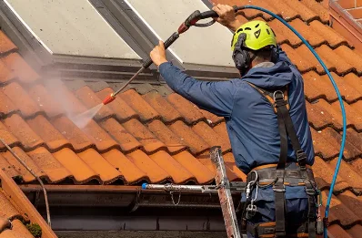 Démoussage et hydrofuge de toiture à Charbonnières-les-Varennes