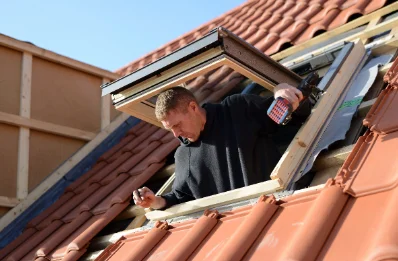 Pose de fenêtres de toit Velux à Charbonnières-les-Varennes